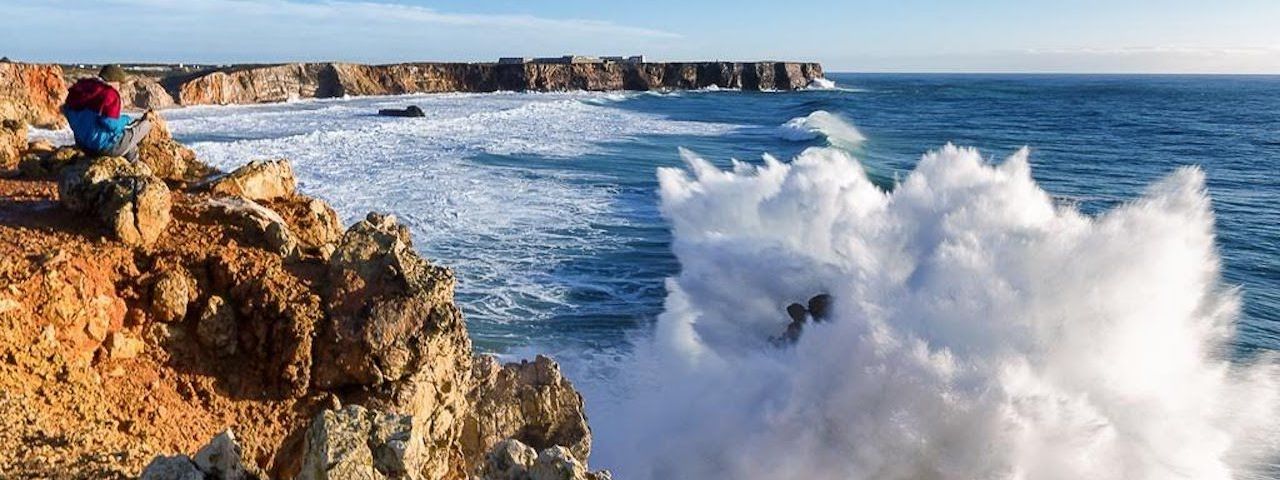 <b>Sagres</b> Encontre uma boutiquel Mareta no Algarve e surfe as melhores ondas. <br> <span>Encontre uma boutique</span>